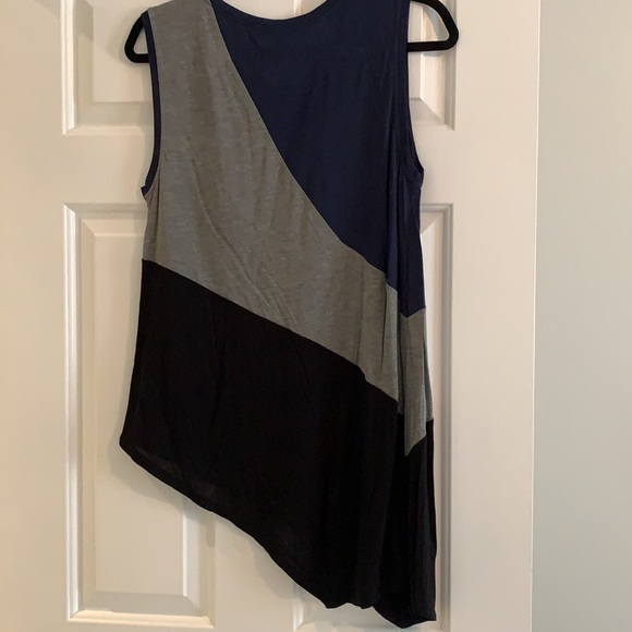Asymmetric BCBG tank top - Picture 3 of 4